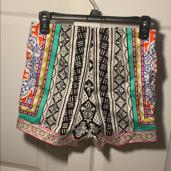 patterned shorts - Picture 2 of 3